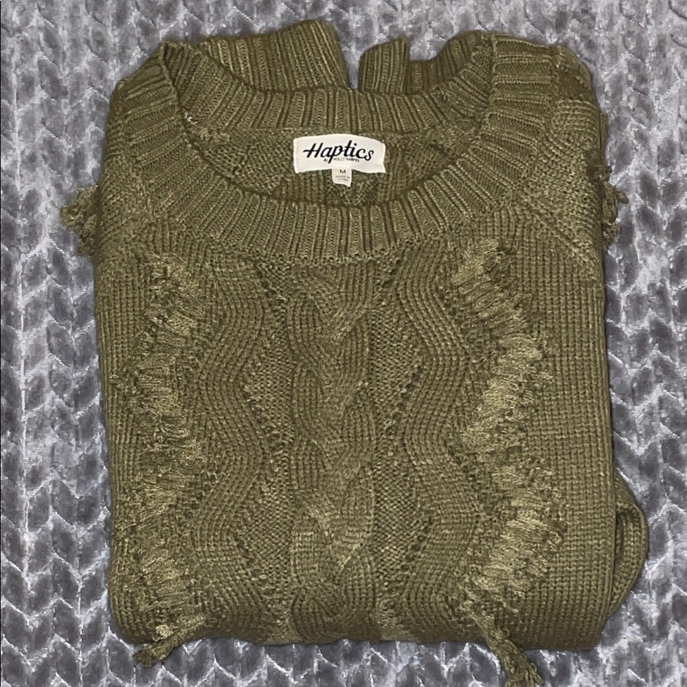 Haptics Olive Green Cable Knit Crew Neck Sweater.‎ Size Medium. Fringe Detail.